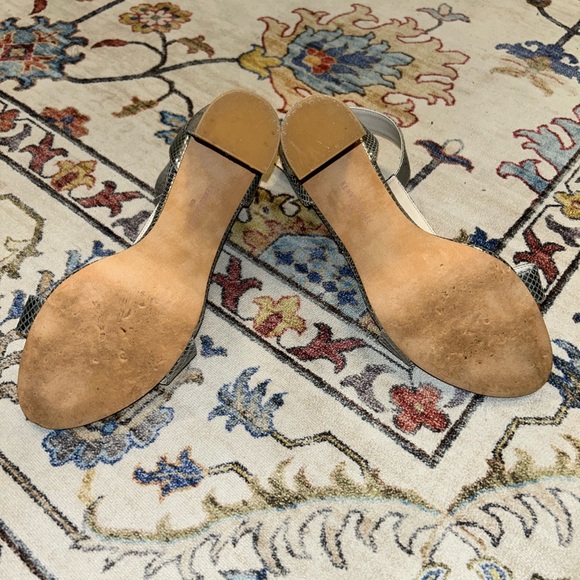 Kenneth Cole size 10.5 Silver Block Heels - Picture 4 of 4